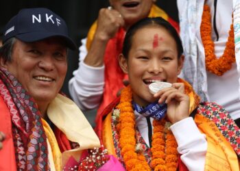 रजत जितेर आइन् एरिका, बाजागाजासहित स्वागत