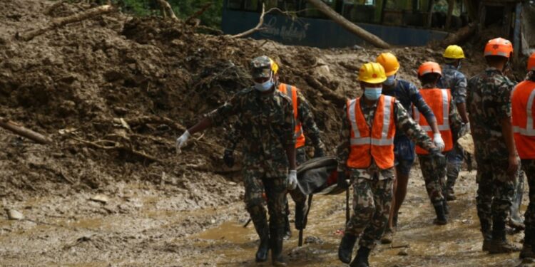 धादिङको झ्याप्ले खोलामा ३ वटा गाडीमा ३५ जनाको शव भेटियाे