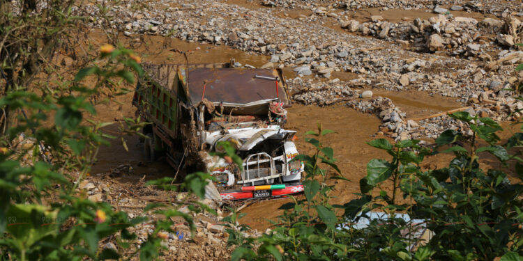 बाढीपहिरोमा परी २३९ जनाको मृत्यु