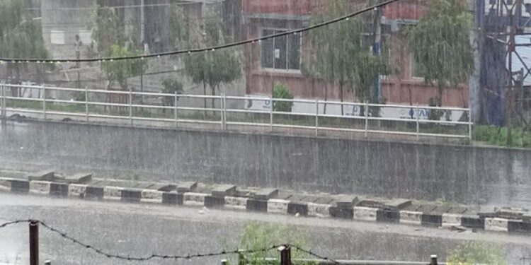 पूर्वी र मध्य क्षेत्रमा भोलिसम्म वर्षा र बदली