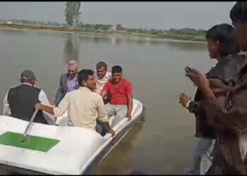 दाङको तुलसीपुर स्थित गौरी तालमा मोटरवोट संचालन
