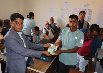 गढवा गाउँपालिकाको समन्वयमा कृषि ज्ञान केन्द्र घोराहीले टिपिएस आलु बीउ वितरण गरे