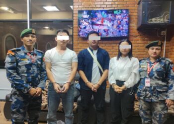 त्रिभुवन विमानस्थलबाट झण्डै ६ किलो सुनसहित तीन जना पक्राउ