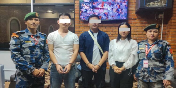 त्रिभुवन विमानस्थलबाट झण्डै ६ किलो सुनसहित तीन जना पक्राउ