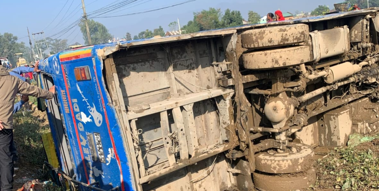 दाङमा बस दुर्घटना हुँदा २२ जना घाइते