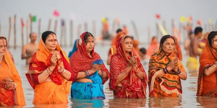 उदाउँदो सूर्यलाई अर्घ्य अर्पणसँगै सकियो छठ पर्व