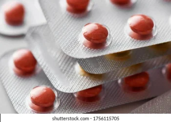 कैलालीको टीकापुरमा रक्तअल्पता कम गर्न किशोरीहरूलाई आइरन चक्की वितरण