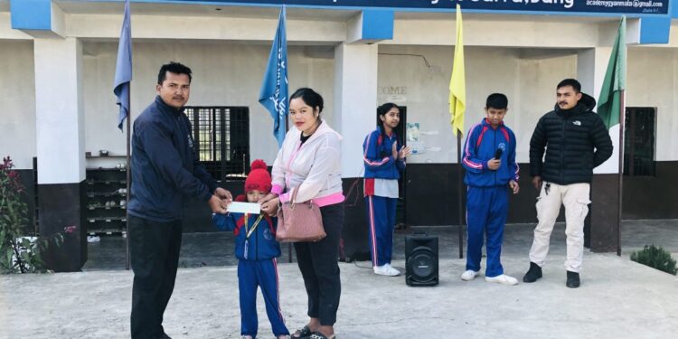 ज्ञानमालाले दियो छात्रालाई दुर्घटना बिमा रकम