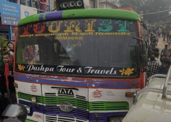 देउसी खेलिरहेको समूहलाई बसले ठक्कर दिँदा दुई  जनाको मृत्यु