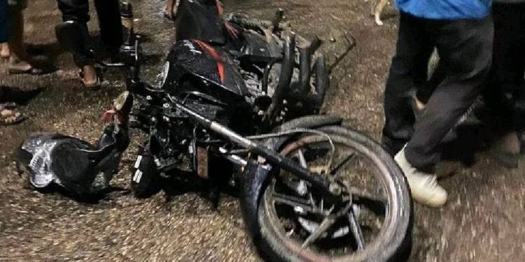 दाङमा तिब्र गतिमा रहेकाे माेटरसाइकल अनियन्त्रित हुँदा चालकको मृत्यु