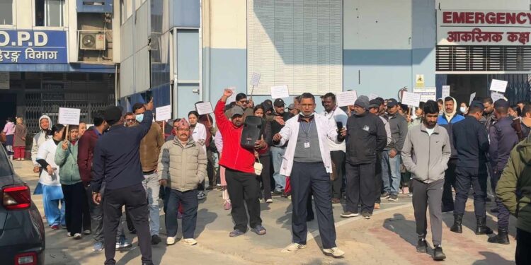 मेडिकल कलेजमा निरन्तर आन्दोलन, आपतकालीनबाहेक सबै सेवा ठप्प