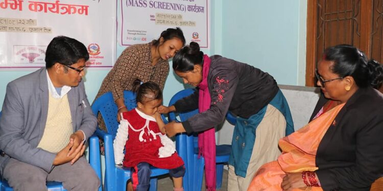 बालबालिकाको कुपोषणको अवस्था पत्ता लगाउन गढवामा पाखुराको नाप लिने अभियान सुरु