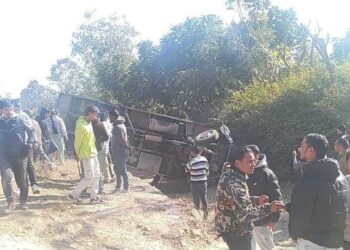 दाङमा बस र मोटरसाइकल ठोक्किदा एकजनाको मृत्यु, ११ जना घाइते