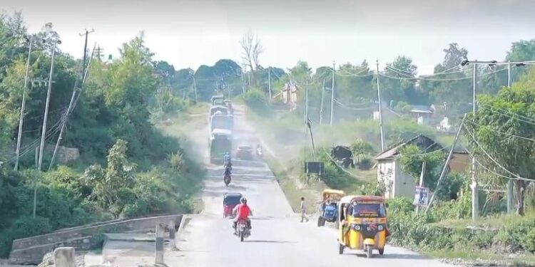 अवरुद्ध घोराही-तुलसीपुर सडक यातायात सञ्चालन