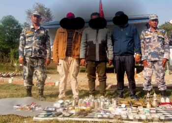 सुन, चाँदी र विदेशी मुद्रासहित तीनजना पक्राउ