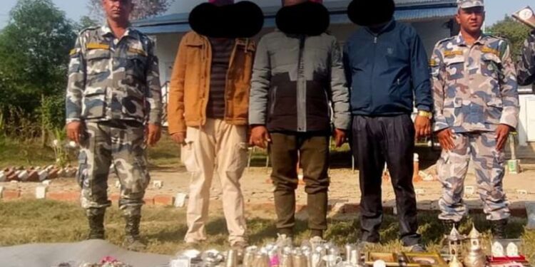 सुन, चाँदी र विदेशी मुद्रासहित तीनजना पक्राउ