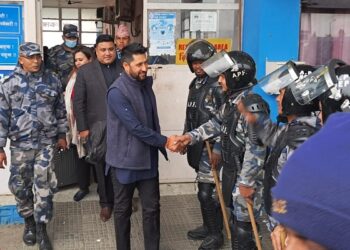 रास्वपा सभापति लामिछाने आज रुपन्देही जिल्ला अदालतमा उपस्थित हुँदै