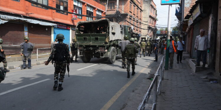 नेपाली सेनाको आग्रह लुटिएका हातहतियार बुझाउन अपिल