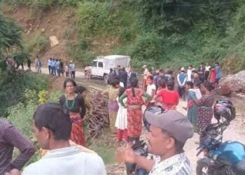 मङ्गलसेन–रामारोशन सडकखण्डमा बस दुर्घटना ५ जना घाइते