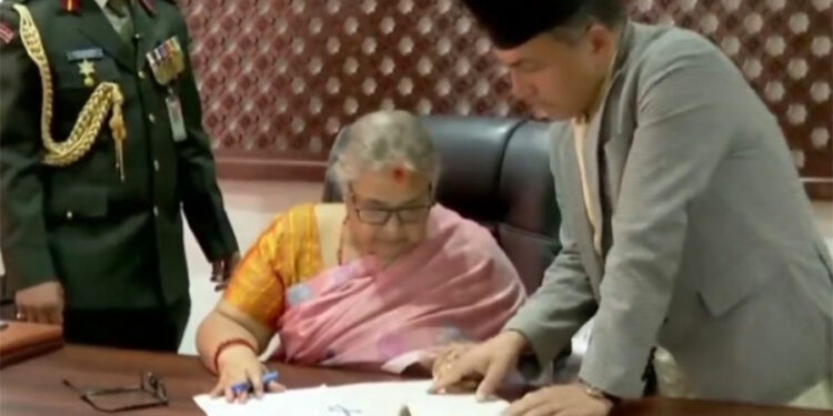 प्रधानमन्त्री सुशीला कार्कीले पदभार ग्रहण