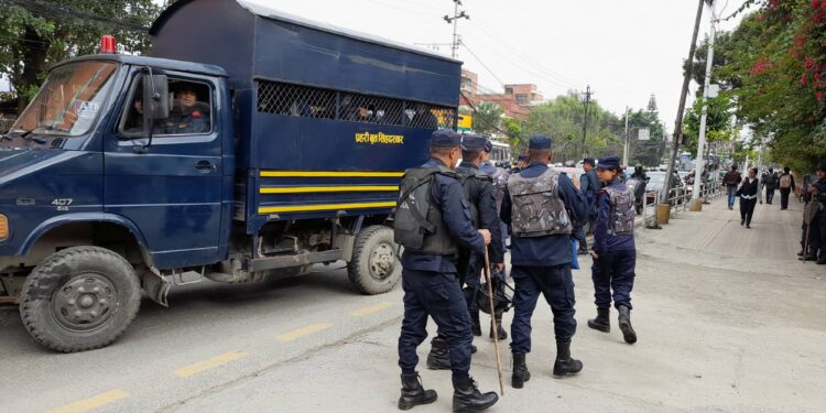 देशभर कारागारबाट फरारमध्ये १४५५ कैदी पक्राउ