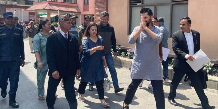 रवि लामिछाने जेलमुक्त श्रीमतीको जिम्मा लगाएर पठाइयो