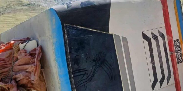हुम्लाबाट सुर्खेत जाँदै गरेको यात्रुबाहक बस बाजुरामा दुर्घटना तीन जना घाइते