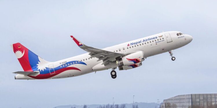 अविरल वर्षापछि अलपत्र परेका यात्रुहरूलाई भैरहवाबाट चार्टर विमानमार्फत काठमाडौं ल्याइने