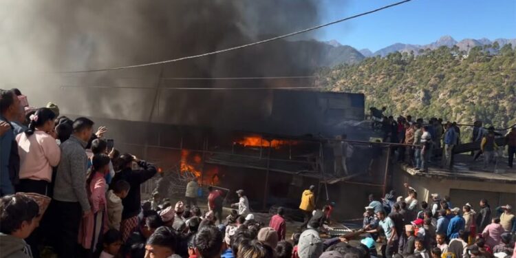 मार्तडी बजारमा भीषण आगलागी दमकल अभावले नियन्त्रणमा कठिनाइ